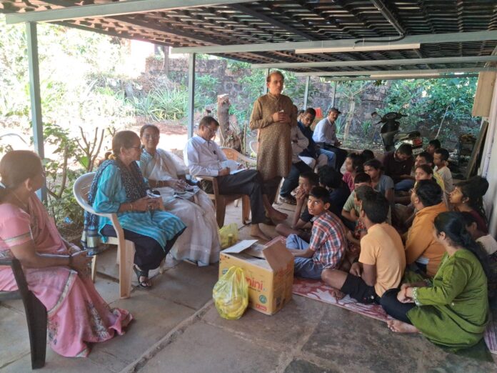 मा. शरद पवार यांच्या वाढदिवसानिमित्त दापोलीत बहुविकलांग मुलांना धान्य व फळांचे वाटप