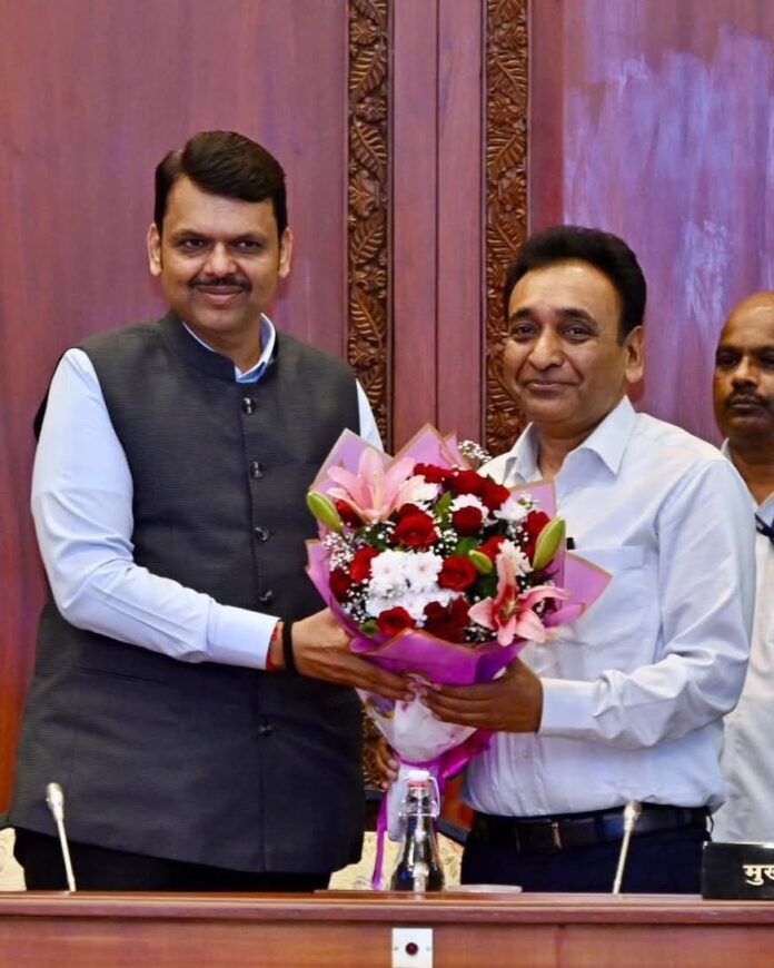 मुख्यमंत्री फडणवीस यांच्याकडून नवनियुक्त मुख्य सचिव राजेश अग्रवाल यांचे अभिनंदन मुख्यमंत्री फडणवीस यांच्याकडून नवनियुक्त मुख्य सचिव राजेश अग्रवाल यांचे अभिनंदन