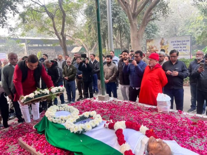 शिल्पकार राम सुतार यांना शासकीय इतमामात अखेरचा निरोप शिल्पकार राम सुतार यांना शासकीय इतमामात अखेरचा निरोप