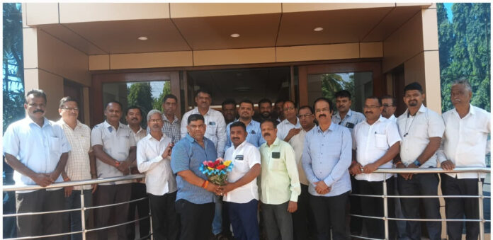 शिवसेनेचा भगवा जिल्हा–पंचायतीवर फडकवूया — वैभव नाईक शिवसेनेचा भगवा जिल्हा–पंचायतीवर फडकवूया — वैभव नाईक