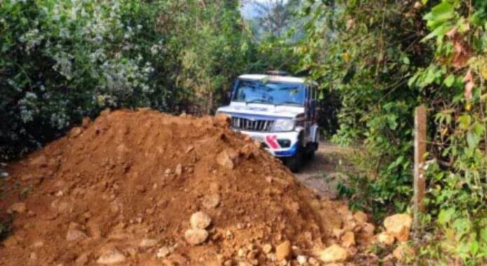 अवैध उत्खनन विरोधातील तक्रारीचा सूड!