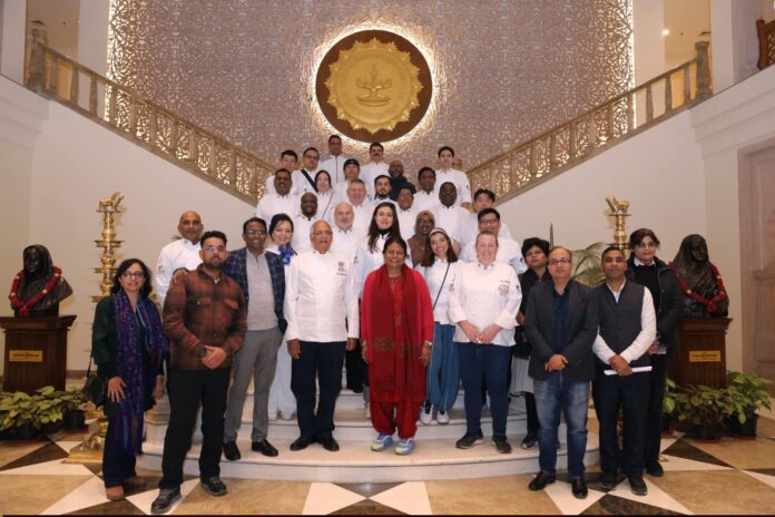 आंतरराष्ट्रीय शेफ महाराष्ट्र सदनाच्या आदरातिथ्याने भारावले; मराठी खाद्यसंस्कृतीचे कौतुक