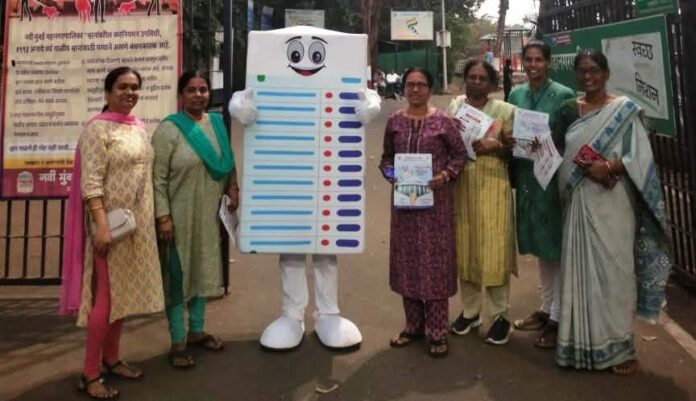 ईव्हीएम मॅस्कॉटला नवी मुंबईकरांचा उत्स्फूर्त प्रतिसाद मतदान जनजागृतीसाठी ईव्हीएम मॅस्कॉटला नवी मुंबईकरांचा उत्स्फूर्त प्रतिसाद