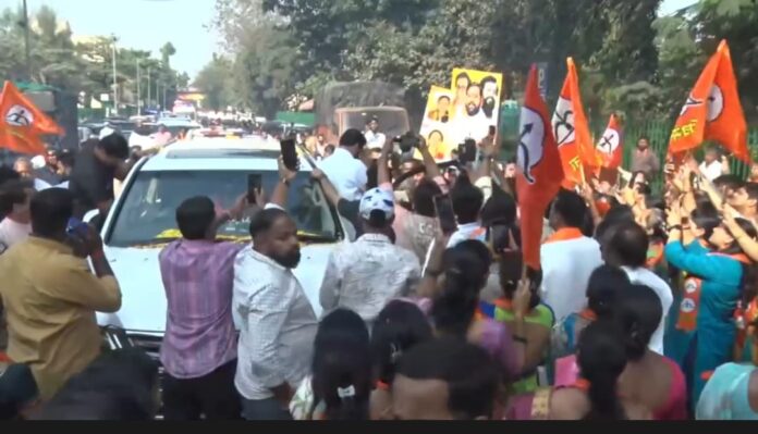 नवी मुंबईतील विविध प्रभागांत उपमुख्यमंत्री एकनाथ शिंदे यांचा भव्य रोड शो नवी मुंबईतील विविध प्रभागांत उपमुख्यमंत्री एकनाथ शिंदे यांचा भव्य रोड शो