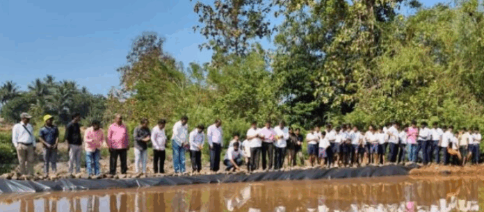 करुळ गावात दहा वनराई व कच्चे बंधारे उभारण्यात आले पाणी आडवा–पाणी जिरवा योजनेतून करुळ गावात दहा वनराई व कच्चे बंधारे उभारण्यात आले