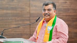 भाजप प्रदेशाध्यक्ष रवींद्र चव्हाण विलासराव देशमुखांवरील विधानानंतर भाजप प्रदेशाध्यक्ष रवींद्र चव्हाण यांचे स्पष्टीकरण व माफी