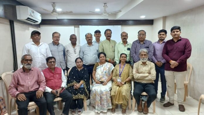 ‘मुंबई रेल्वे प्रवाशांचे अवेंजर्स’ 