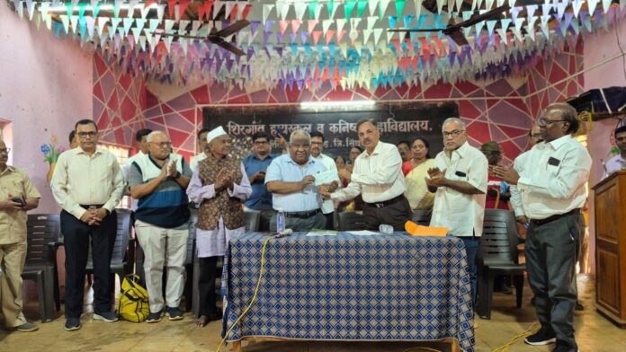 शिरगाव हायस्कूल नूतनीकरणासाठी १.५१ लाखांची मदत शिरगाव हायस्कूल नूतनीकरणासाठी साटम कुटुंबियांची १.५१ लाखांची मदत