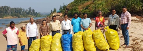 १३ समुद्रकिनाऱ्यांवर स्वच्छता मोहिमा यशस्वीरीत्या पार देवगड तालुक्यात नववर्षाची सुरुवात १३ समुद्रकिनारी स्वच्छता मोहिमांनी !