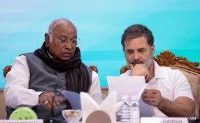 download (61) केरळ निवडणुकीसाठी काँग्रेसची बैठक