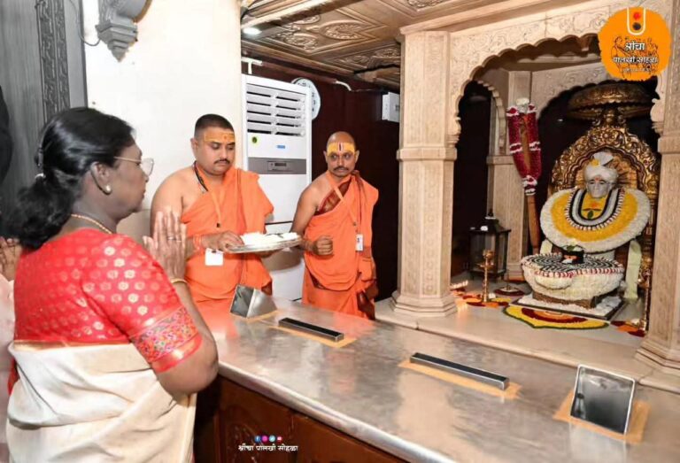 राष्ट्रपती द्रौपदी मुर्मू यांचे शेगाव संत गजानन महाराज समाधी दर्शन