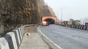 पुणे एक्सप्रेसवेवरील टँकर अपघाताचा परिणाम; एसटीच्या १३९ बस फेऱ्या रद्द