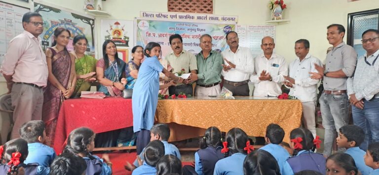 कुणबी पतपेढीकडून चंद्रनगर शाळेचा गौरव