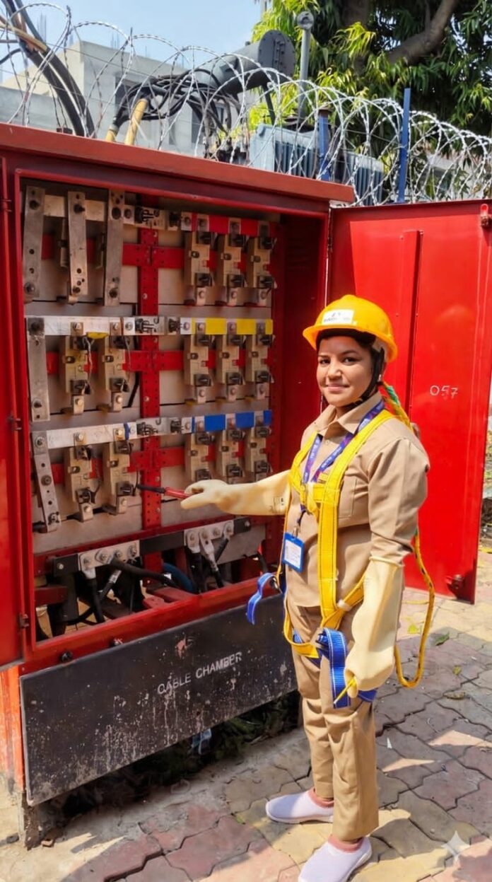 राष्ट्रीय लाईनमन दिनानिमित्त दीपाली खोब्रागडे यांचा देशपातळीवर गौरव