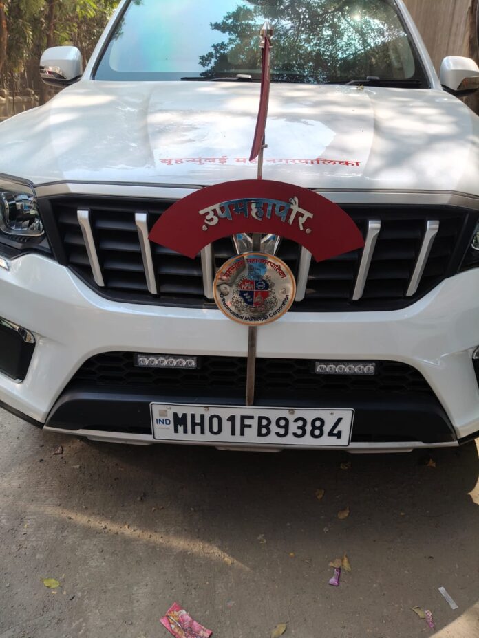 वादानंतर महापौर रितू तावडे यांच्या वाहनावरील लाल-निळे दिवे हटवले