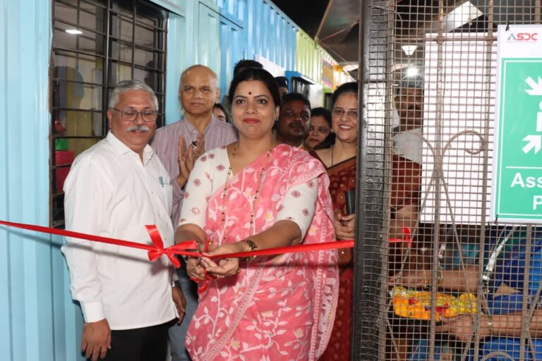 'सिग्नल शाळे' चे लोकार्पण मुंबईच्या महापौर रितू तावडे यांच्या हस्ते संपन्न
