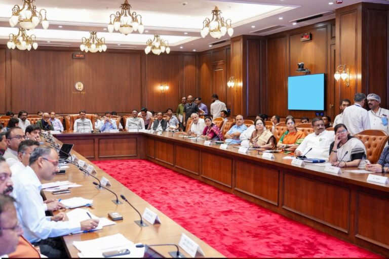 सिंहस्थ कुंभमेळा २०२७ च्या तयारीचा आढावा; मुख्यमंत्र्यांच्या अध्यक्षतेखाली शिखर समितीची बैठक