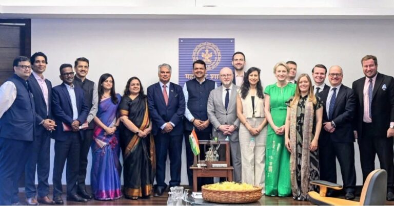 ब्रिटनच्या शिष्टमंडळाची मुख्यमंत्री फडणवीस यांची भेट; महाराष्ट्रात गुंतवणुकीचे आवाहन
