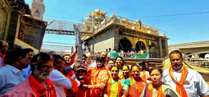 जेजुरीगडावर गुरव समाजाचा एल्गार