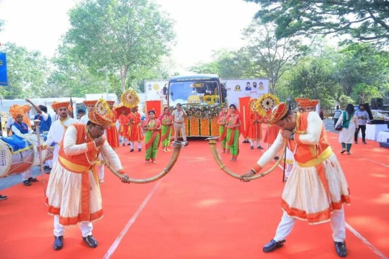 “राजमाता जिजाऊ” स्मार्ट बस सेवेचे भव्य लोकार्पण; एसटीच्या आधुनिकीकरणाला नवे पंख
