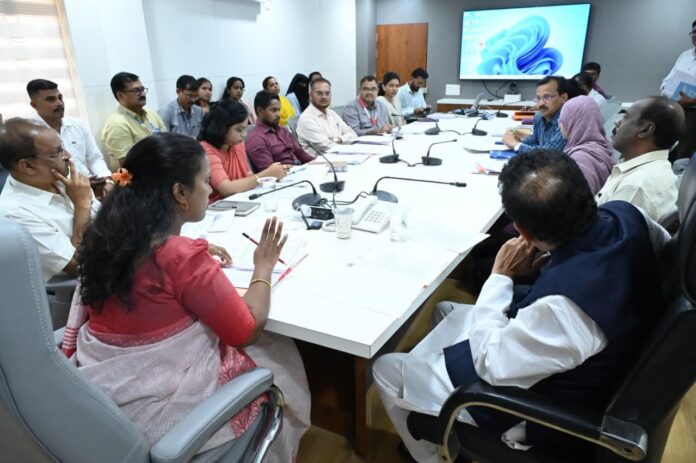 केसरकरांच्या उपस्थितीत विकासकामांचा आढावा; तिलारी-विंगुर्ला पाणी योजनेस गती