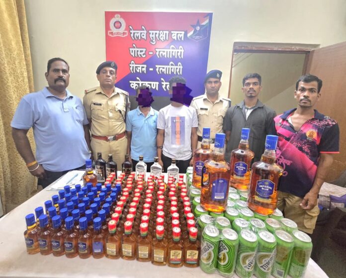 जनशताब्दी एक्सप्रेसमध्ये दारूच्या १९१ बाटल्या जप्त; दोघे ताब्यात