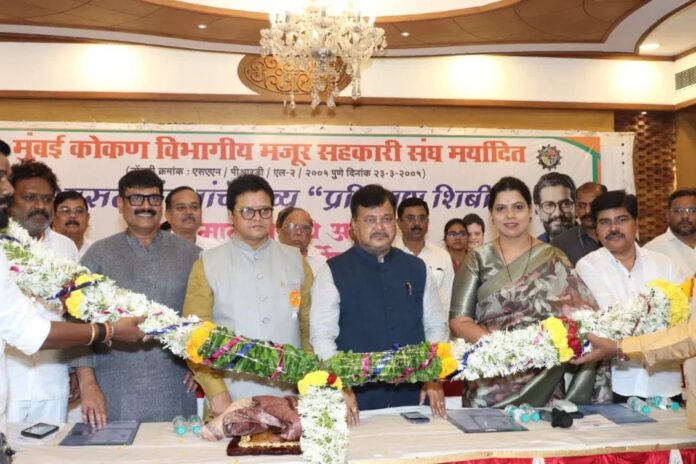दादरमध्ये मजूर सहकारी संस्थांचे भव्य प्रशिक्षण शिबिर दादरमध्ये मजूर सहकारी संस्थांचे भव्य प्रशिक्षण शिबिर