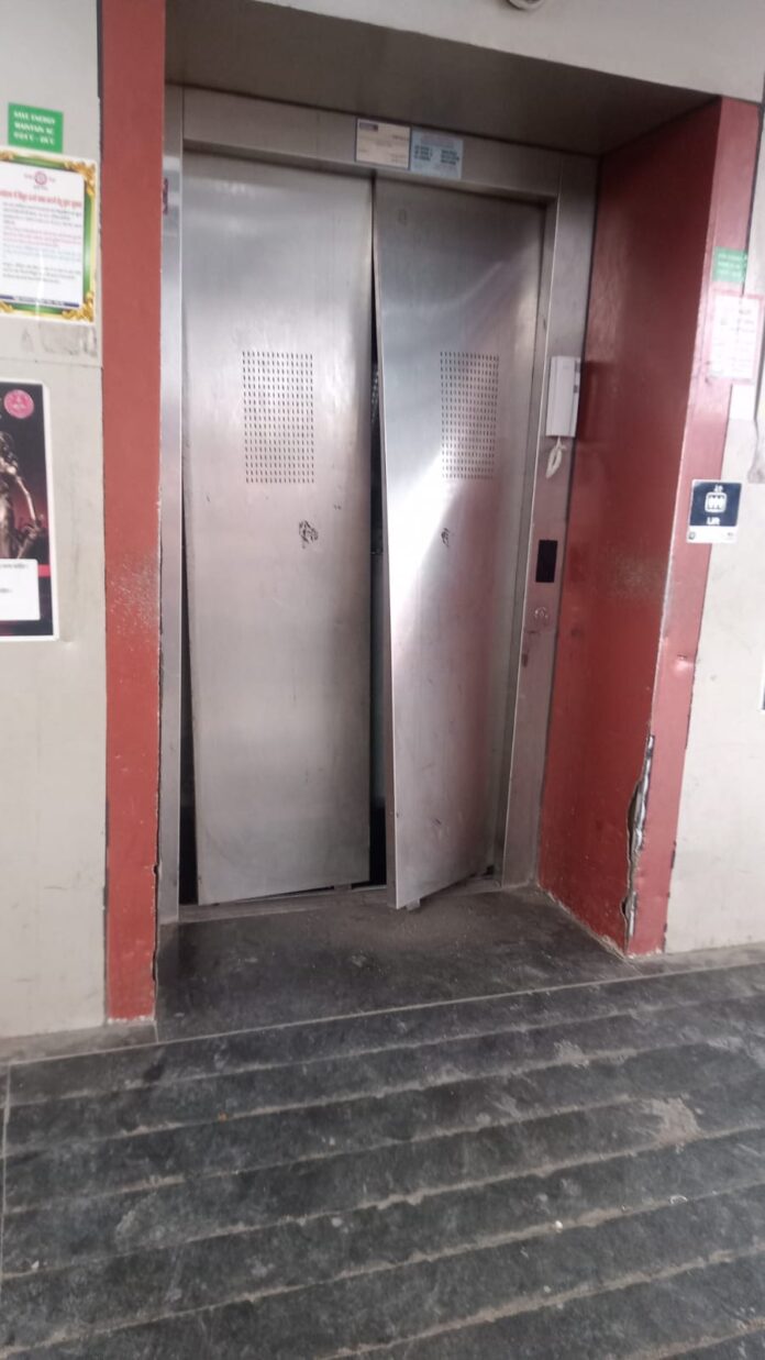 पनवेल स्थानकावर लिफ्ट बिघाड; चार प्रवासी अडकले, सर्वांची सुखरूप सुटका