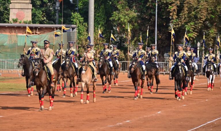 महाराष्ट्र दिनानिमित्त दादरमध्ये रंगीत तालीम; मुख्य समारंभाची तयारी पूर्ण