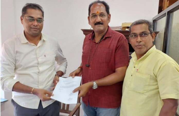 शेटकरवाडी रस्त्यावरील खड्ड्यांमुळे अपघाताचा धोका