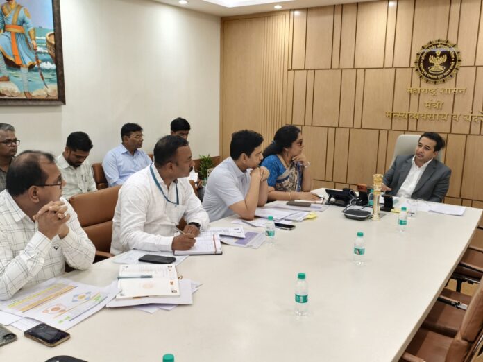 आदिवासी युवकांना मत्स्यव्यवसायातून स्वावलंबन; DAJGUA योजनेच्या अर्जांचा नितेश राणे यांनी घेतला आढावा