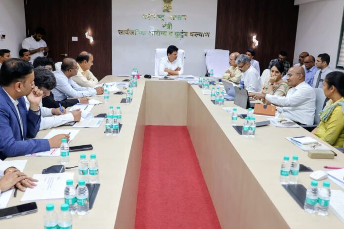 कर्करोगाविरुद्धच्या लढ्यात खासगी रुग्णालये व सेवाभावी संस्थांचा सहभाग महत्त्वाचा कर्करोगाविरुद्धच्या लढ्यात खासगी रुग्णालये व सेवाभावी संस्थांचा सहभाग महत्त्वाचा – आरोग्यमंत्री प्रकाश आबिटकर
