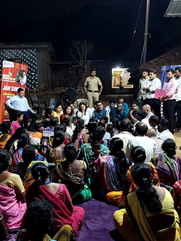 खरबाची आदिवासी वाडीत जिल्हाधिकारी किशन जावळे यांचा संवाद; ग्रामस्थांच्या समस्या जाणून घेतल्या