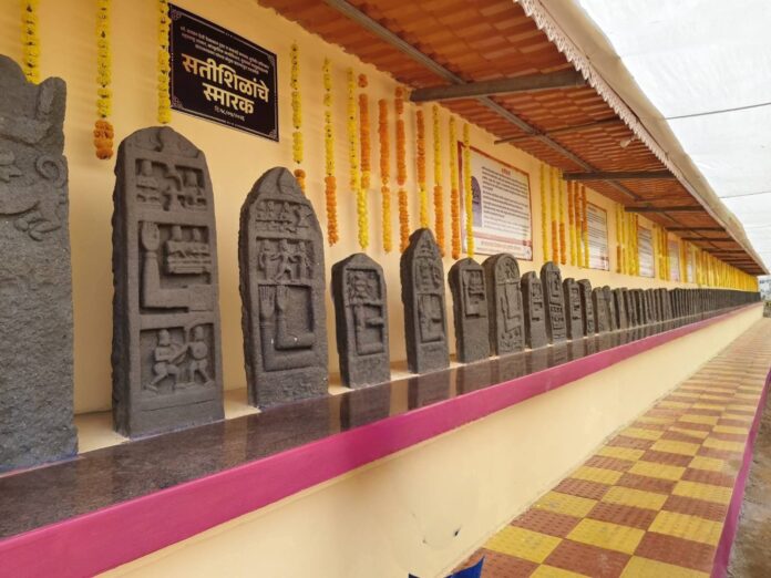 जागतिक म्युझियम डे निमित्त कडवई येथे सतीशिळा स्मारकाचे उद्घाटन