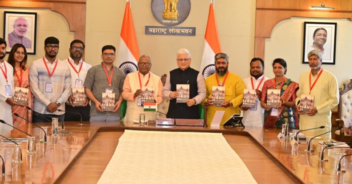 पद्मश्री भिकू (दादा) इदाते यांच्या ‘पिलग्रीम ऑफ समरसता’ ग्रंथाचे लोकभवनात प्रकाशन