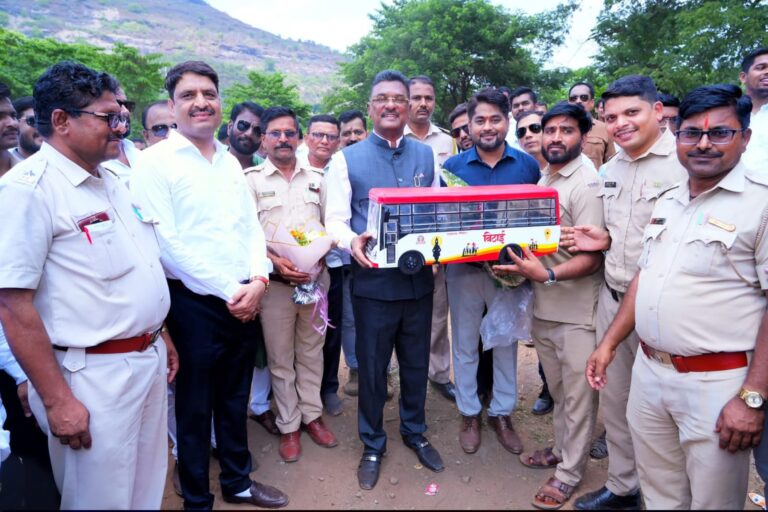 पाली बसस्थानकाच्या पुनर्बांधणी प्रकल्पाची पाहणी