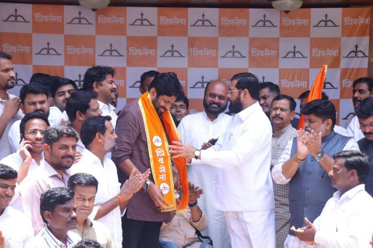 बच्चू कडू यांचा शिवसेना (शिंदे गटात) प्रवेश; राजकीय वर्तुळात चर्चांना उधाण