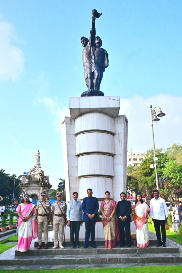 मुख्यमंत्री देवेंद्र फडणवीस, हुतात्मा चौक, मुंबई