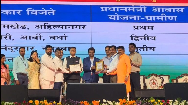 वाकण ग्रामपंचायतीचा ‘सर्वोत्कृष्ट बहुमजली इमारत’ पुरस्काराने गौरव