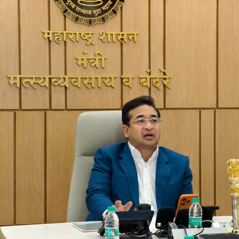 सिंधुदुर्गातील वादळी वाऱ्याच्या नुकसानीचा पालकमंत्री नितेश राणेंकडून तातडीने आढावा