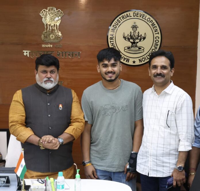 १९ वर्षांखालील विश्वचषक विजेता कर्णधार आयुष म्हात्रेची सदिच्छा भेट