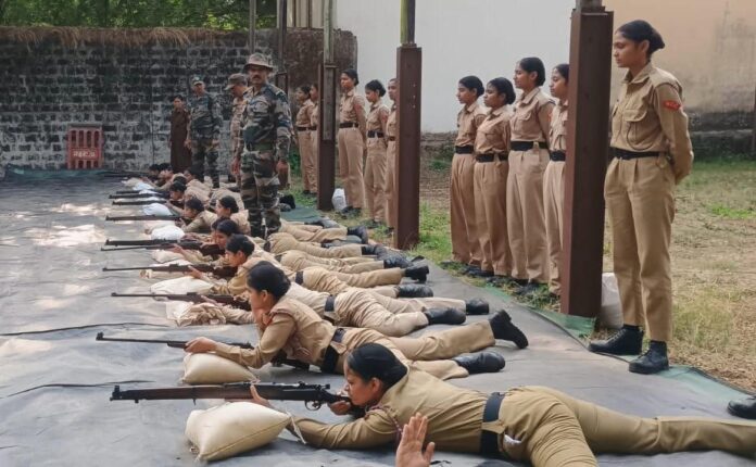 एनसीसी ६ महाराष्ट्र गर्ल्स बटालियन, कोल्हापूर यांच्यावतीने ३५० कॅडेट्सचे NCC भवनमध्ये प्रशिक्षण शिबिर संपन्न.