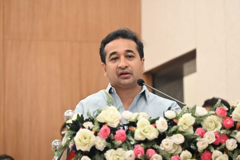 ‘महाराजस्व समाधान शिबीर’ वर्षभर प्रभावीपणे राबवा; महसूल विभागाने नागरिकसेवेसाठी कटिबद्ध राहावे – पालकमंत्री नितेश राणे