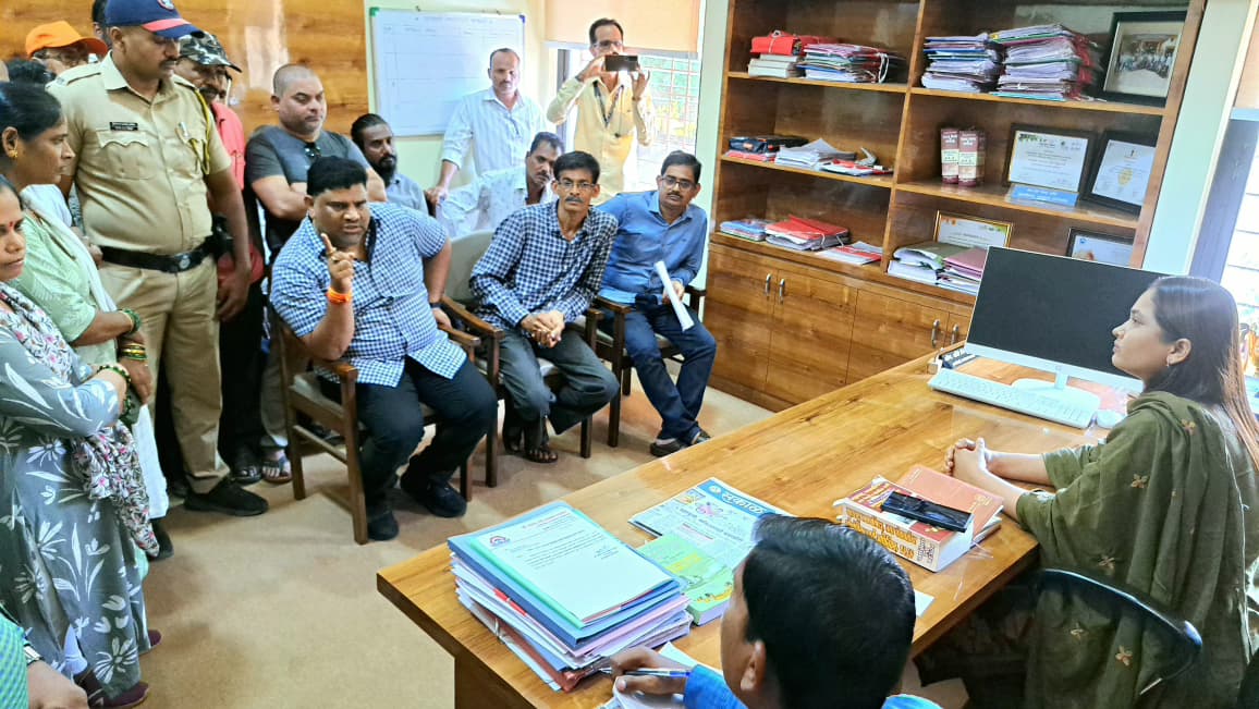 अतिक्रमणे हटवायची असतील तर सर्वांची हटवा; नरडवे रोडवरील स्टॉलधारकांवर अन्याय नको – वैभव नाईक