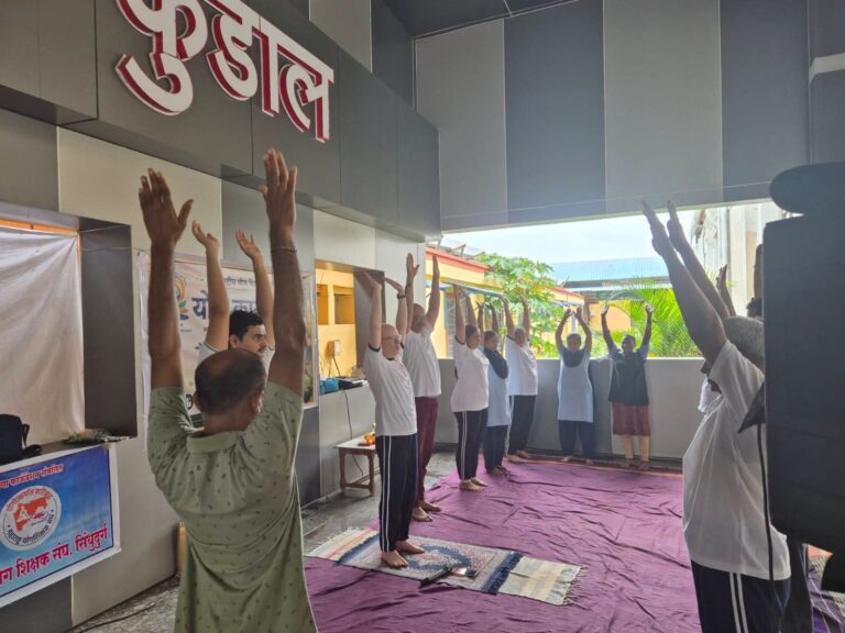 आंतरराष्ट्रीय योग दिनानिमित्त कुडाळ रेल्वे स्थानकात योग सत्राचे आयोजन