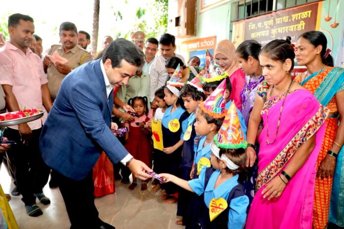 कलमठ येथील शाळा प्रवेशोत्सवात पालकमंत्री नितेश राणे यांची उपस्थिती कलमठ येथील शाळा प्रवेशोत्सवात पालकमंत्री नितेश राणे यांची उपस्थिती