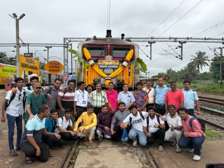 कोकण रेल्वेच्या मांडवी एक्सप्रेसची २७ वर्षे पूर्ण