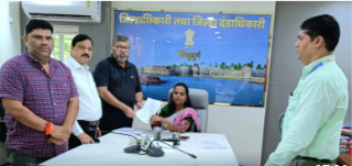 झाराप रेल्वे स्थानकातून हजारो टन ‘खनिज माती’ची वाहतूक