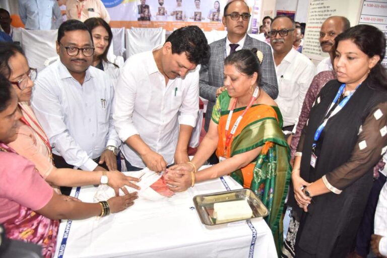 पल्स पोलिओ लसीकरण मोहिमेचा कोल्हापूरचे पालकमंत्री प्रकाश आबिटकर यांच्या हस्ते सेवा रुग्णालय येथे शुभारंभ