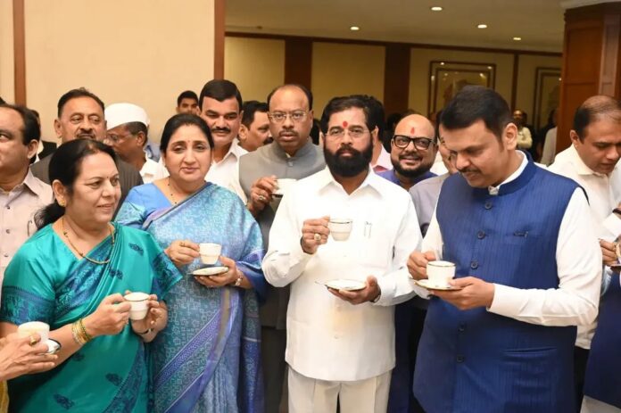 पावसाळी अधिवेशनाच्या पूर्वसंध्येला मुख्यमंत्री व उपमुख्यमंत्र्यांच्या उपस्थितीत चहापान कार्यक्रम